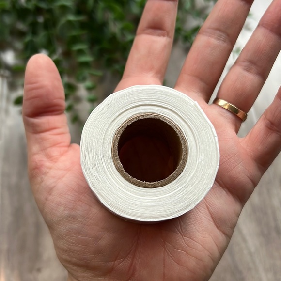 📦3/$20 - roll of 500 1” Merry Christmas stickers - for seasonal orders!🎅🏻 - Picture 3 of 3